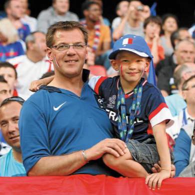 témoignage de Yannick Vanhee, ce dunkerquois était hier soir au stade de France avec 80 dunkerquois. Yannick et le vice président du club des supporters de l'équipe de France du dunkerquois. 